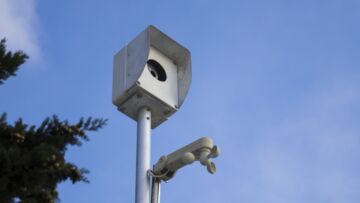 Montaż nowoczesnego fotoradaru na DK-1 w Pszczynie