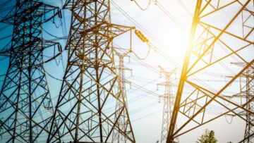 Wymiana starych słupów energetycznych na osiedlu Kolonia Jasna w Pszczynie wreszcie ruszyła