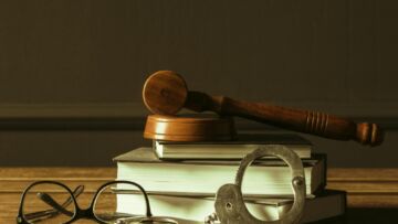 Trzej lekarze oskarżeni o zaniedbania, które doprowadziły do śmierci ciężarnej Izabeli
