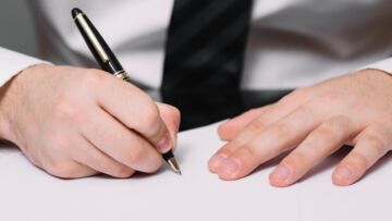 Ulica Zuchów w Pszczynie przechodzi modernizację: burmistrz podpisał umowę z wykonawcą