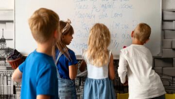 Ministerstwo Cyfryzacji wspiera gminne szkoły nowoczesnym sprzętem edukacyjnym