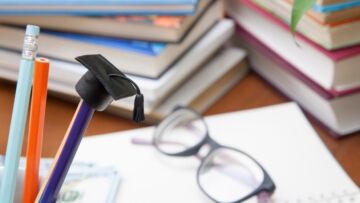 Pracownicy Starostwa w Pszczynie doświadczają wyzwań seniorów podczas warsztatów dostępności
